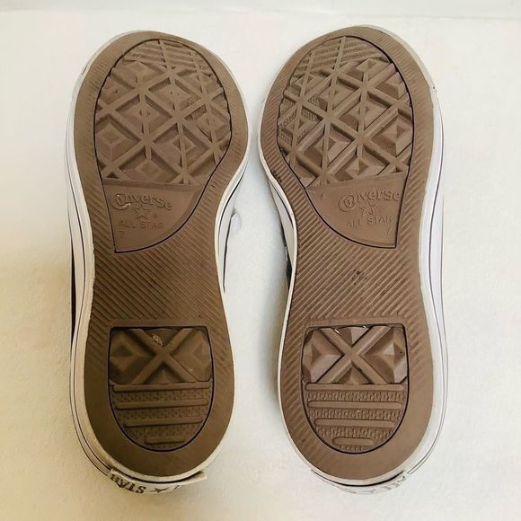 Converse Black and White Sneakers Men’s 7 Women’s 9 - Picture 3 of 7
